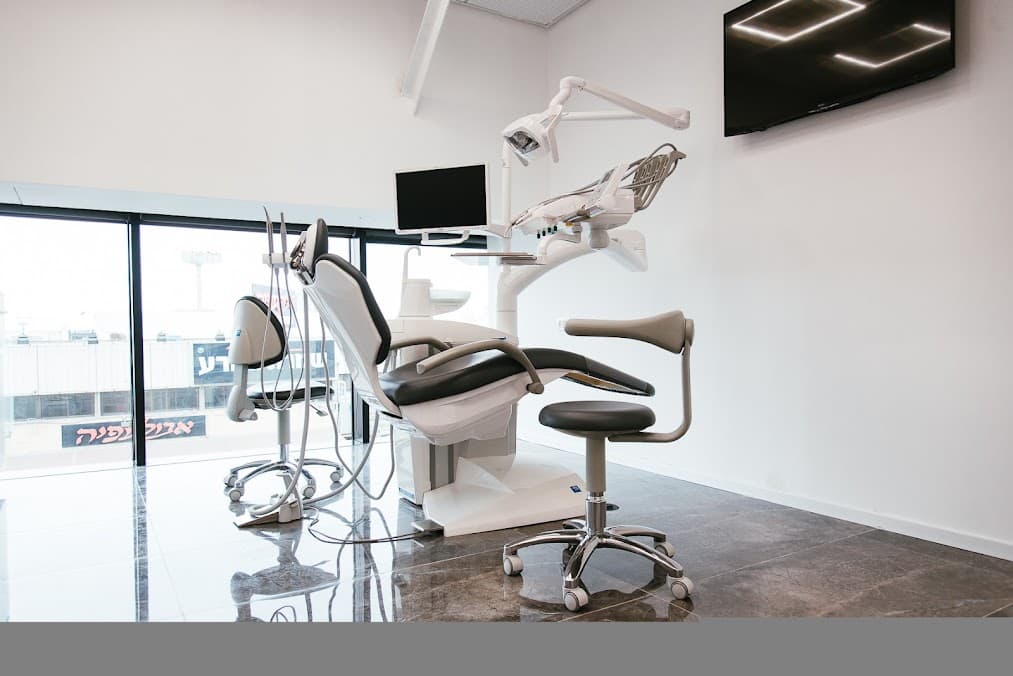 כניסה למרפאת שיניים מודרנית - תמונת אווירה